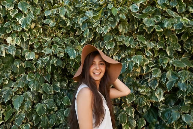 Smiling woman in front of the green wall